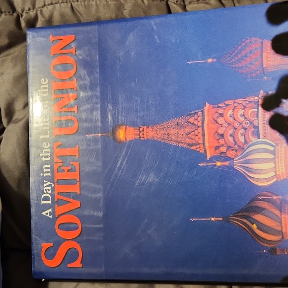 Coffee table book - Picture 2 of 6